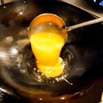 バッチっと弾ける炒飯玉子！！鮮やかな職人鍋さばきが炸裂する地元密着町中華丨Egg Fried Rice – Wok Skills in Japan