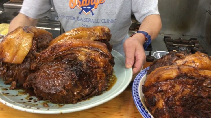 名古屋最強町中華「人生餃子」の料理風景　Fried noodles cooking in japan.