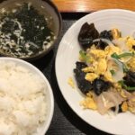 【町中華の定番】きくらげ玉子定食を食べる