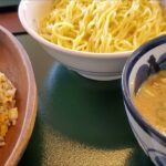 南津軽郡藤崎町、中華そばつしまのつけ麺（中太麺）＋ミニチャーハン（８５０円＋４２０円）。麺は中太麺と細麺があり店長お薦めはこちら中太麺だそうです。