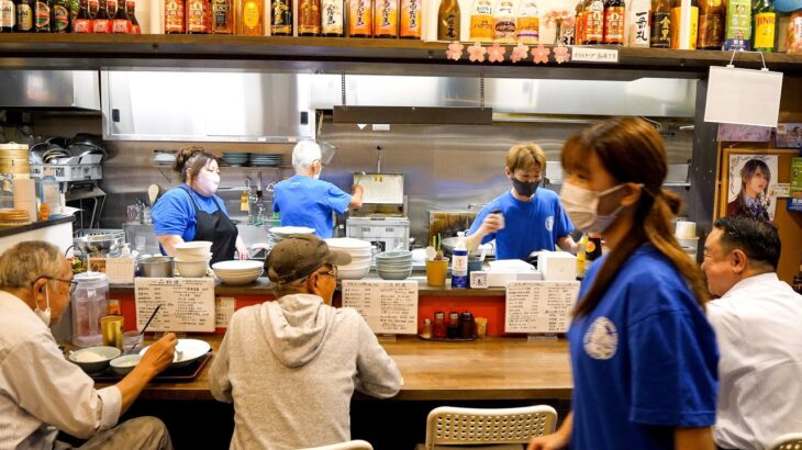 おひとりさま中華にハマる人続出！味・サービス・笑顔で５０年続いてきた町中華に密着丨Egg Fried Rice-Wok Skills In Japan