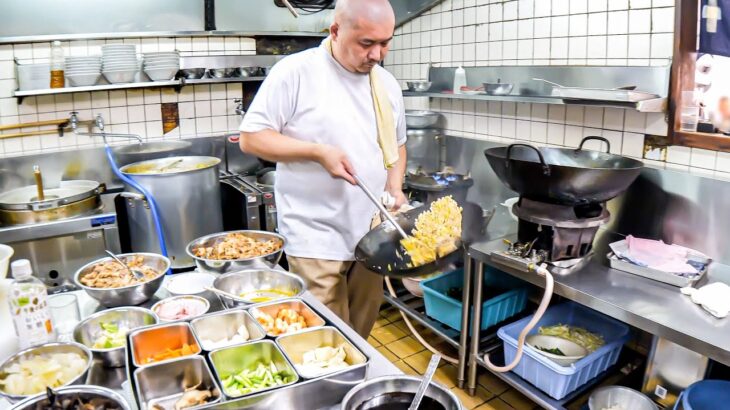 信じられない職人鍋さばきが炸裂する本格町中華の朝仕込みに密着丨Egg Fried Rice – Wok Skills in Japan