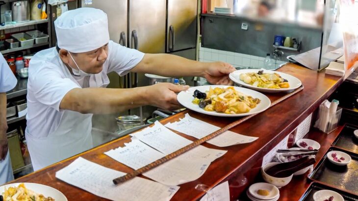 常連が殺到するガッツリ町中華の爆売れ男飯ランチ丨Egg Fried Rice – Wok Skills In Japan